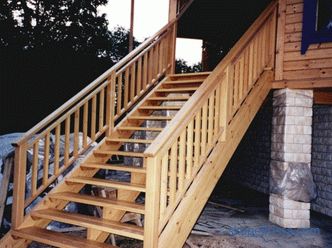Eingangstreppe zum Haus: Anforderungen, Bauteile, Materialien