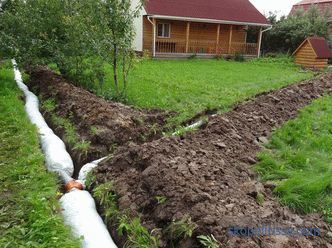 Entwässerung ohne Trümmer, Entwässerungssystem, Rohr mit Polystyrolschaum, Gerätetechnik, Foto