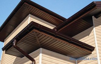 Varianten des Ablegens der Dachüberhänge mit einer Laibung, Folie oder Plastik, Foto, Video