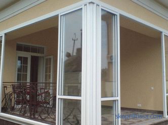 Verglaste Veranda eines Landhauses Aluminiumprofil, Kunststoff, Fotooptionen