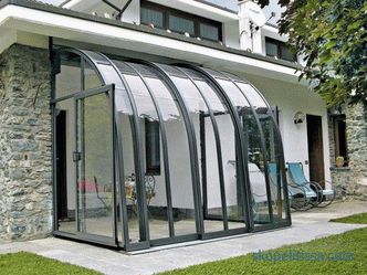 Verglaste Veranda eines Landhauses Aluminiumprofil, Kunststoff, Fotooptionen