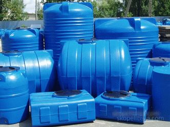 Kunststoffspeichertanks für Abwassersysteme, Klärgruben für Sommerhäuser und Landhäuser, die Auswahl und Installation